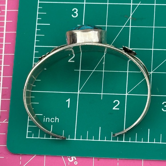 Turquoise southwestern statement sterling silver cuff - Picture 10 of 11